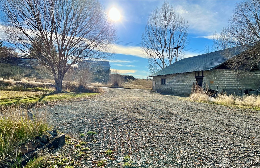 53 Woods Road Omak, WA 98841 - Photo 31 of 40 a view of a yard with a house