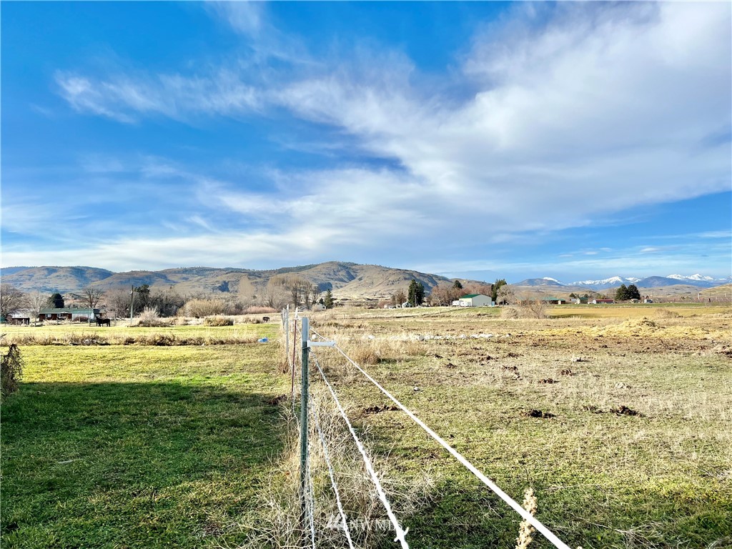 53 Woods Road Omak, WA 98841 - Photo 6 of 40 a view of an ocean