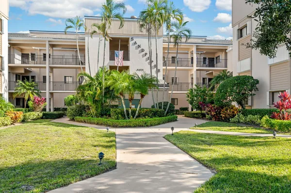 $1,900 | 6175 South Mirror Lake Drive, Unit 208, Sebastian, FL 32958
