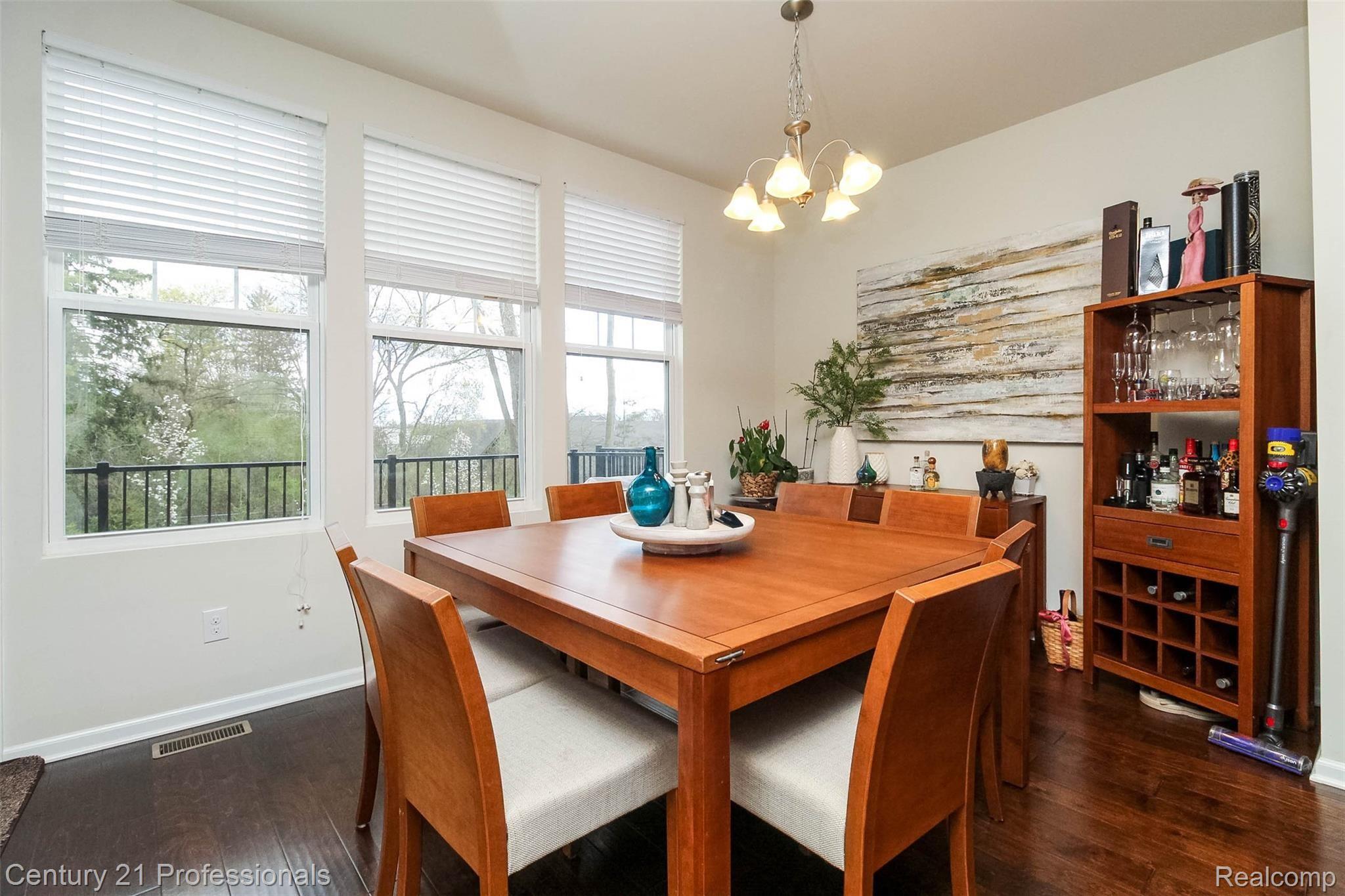 2873 Hartwick Drive Rochester, MI 48307 - Photo 10 of 36 9.jpg
