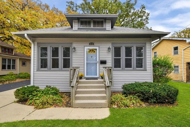 $375,000 | 215 North Oak Avenue, Bartlett, IL 60103