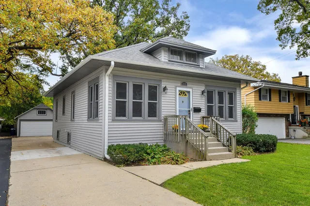 $375,000 | 215 North Oak Avenue, Bartlett, IL 60103