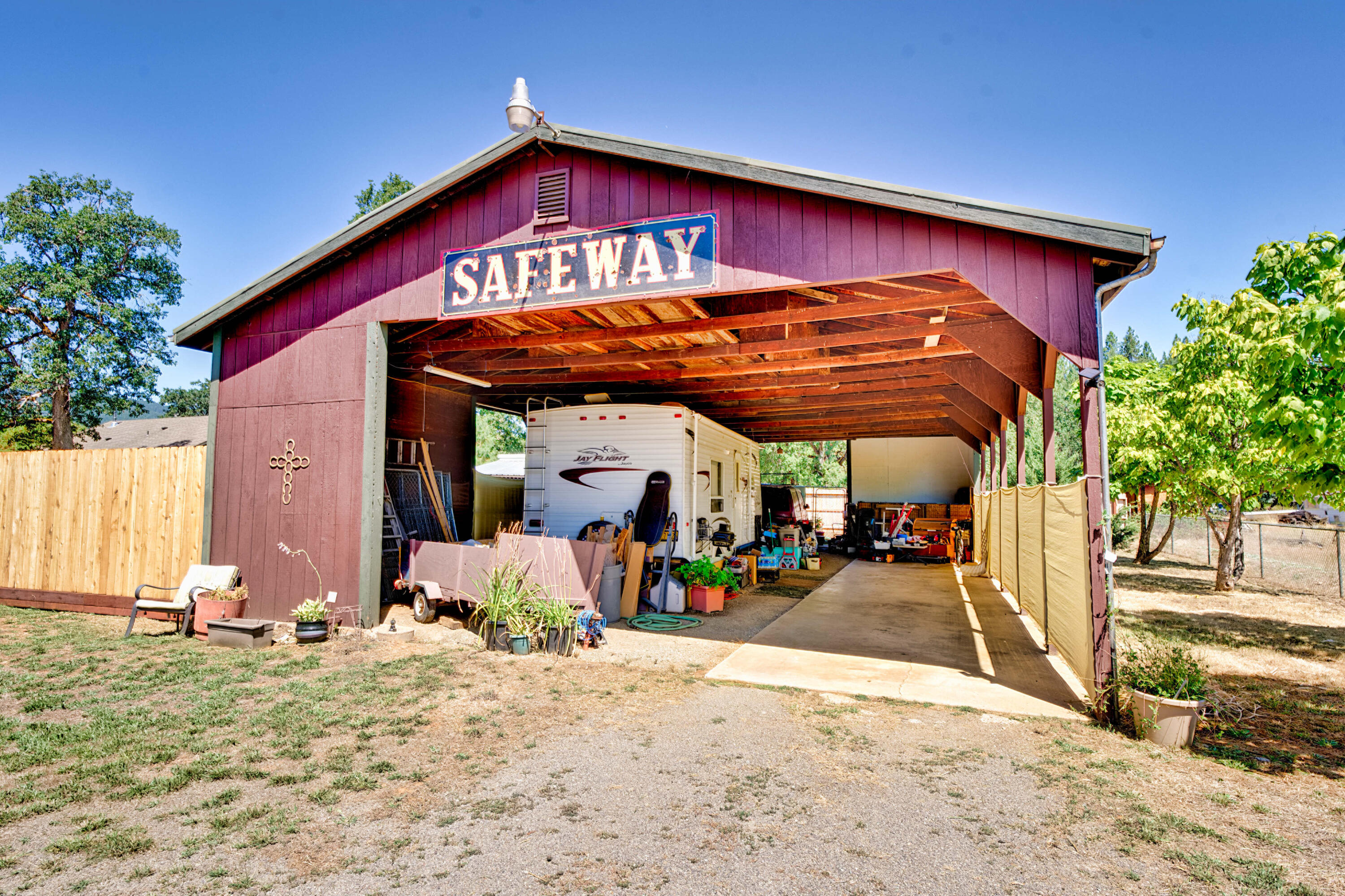 2061 Pine Grove Road Rogue River, OR 97537 - Photo 28 of 67 Large Carport