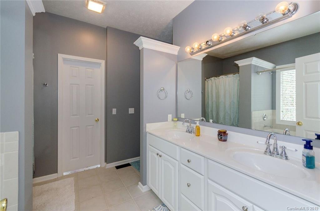 4501 Cove Loop Road Hendersonville, NC 28739 - Photo 13 of 25 Gallery Image 13