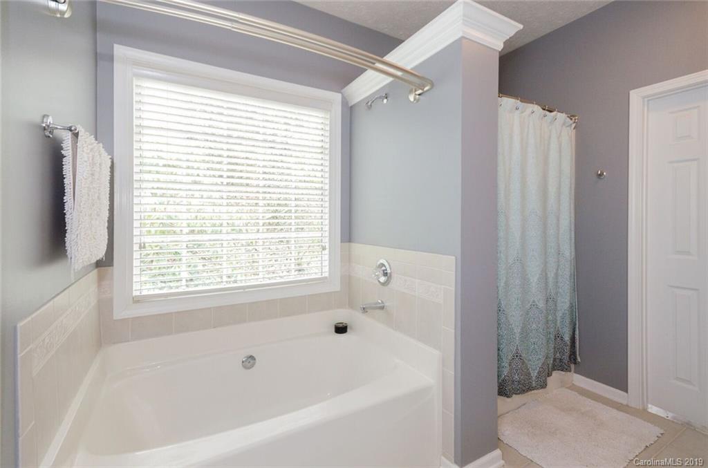 4501 Cove Loop Road Hendersonville, NC 28739 - Photo 14 of 25 Gallery Image 14