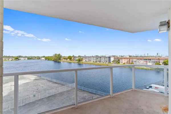 $189,000 | 1351 Northeast Miami Gardens Drive, Unit 406E, Miami, FL 33179