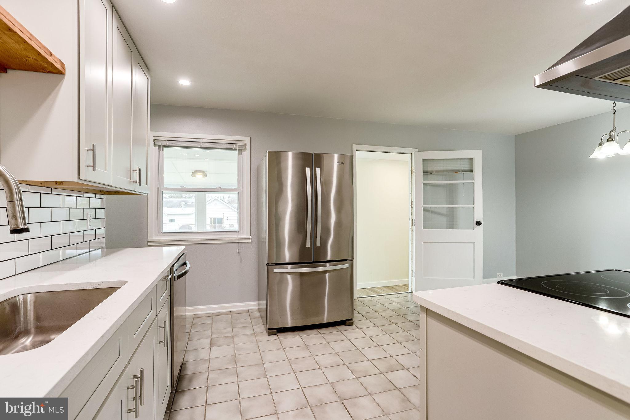 221 West Ash Road Sterling, VA 20164 - Photo 8 of 28 Gourmet Renovated (2021) Kitchen