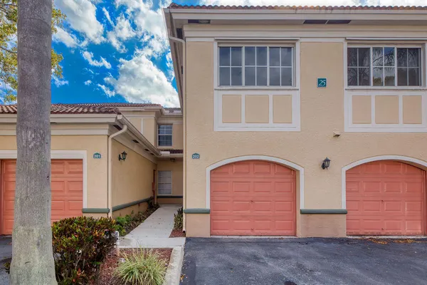 $3,100 | 2400 Centergate Drive, Unit 202, Miramar, FL 33025