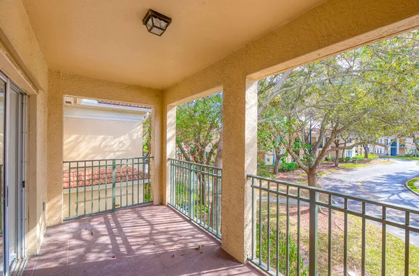 $3,100 | 2400 Centergate Drive, Unit 202, Miramar, FL 33025