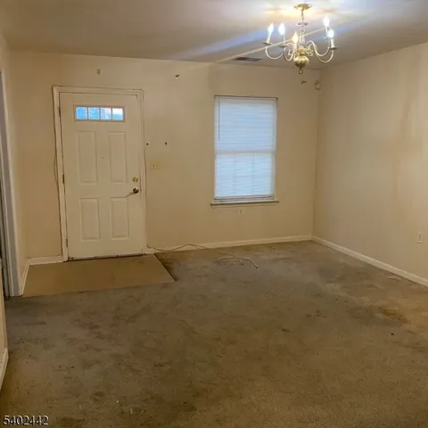 en empty room with windows and ceiling fan