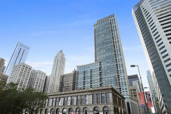 $930,000 | 130 North Garland Court, Unit 3103, Chicago, IL 60602