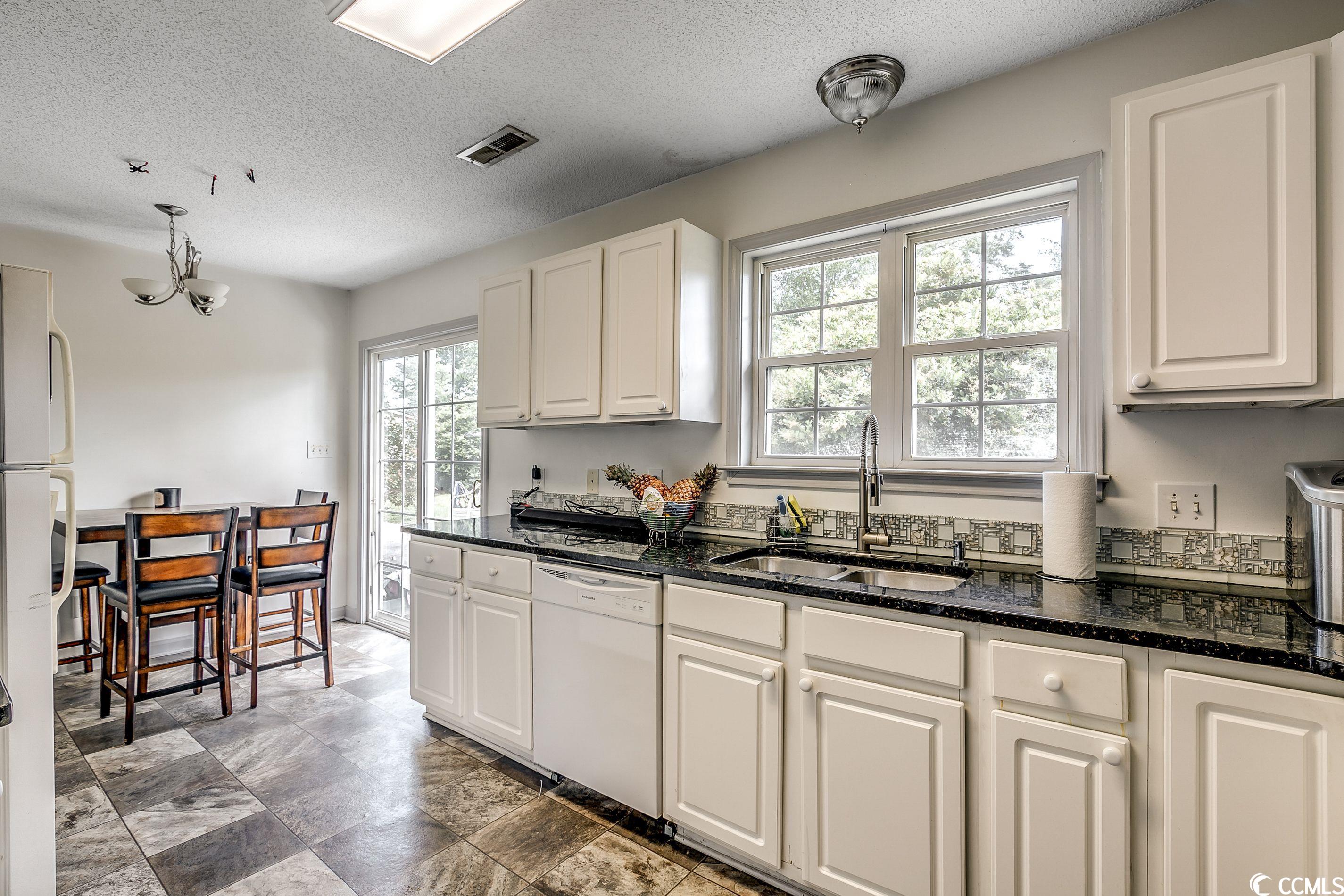 109 Furman Circle Conway, SC 29526 - Photo 4 of 30