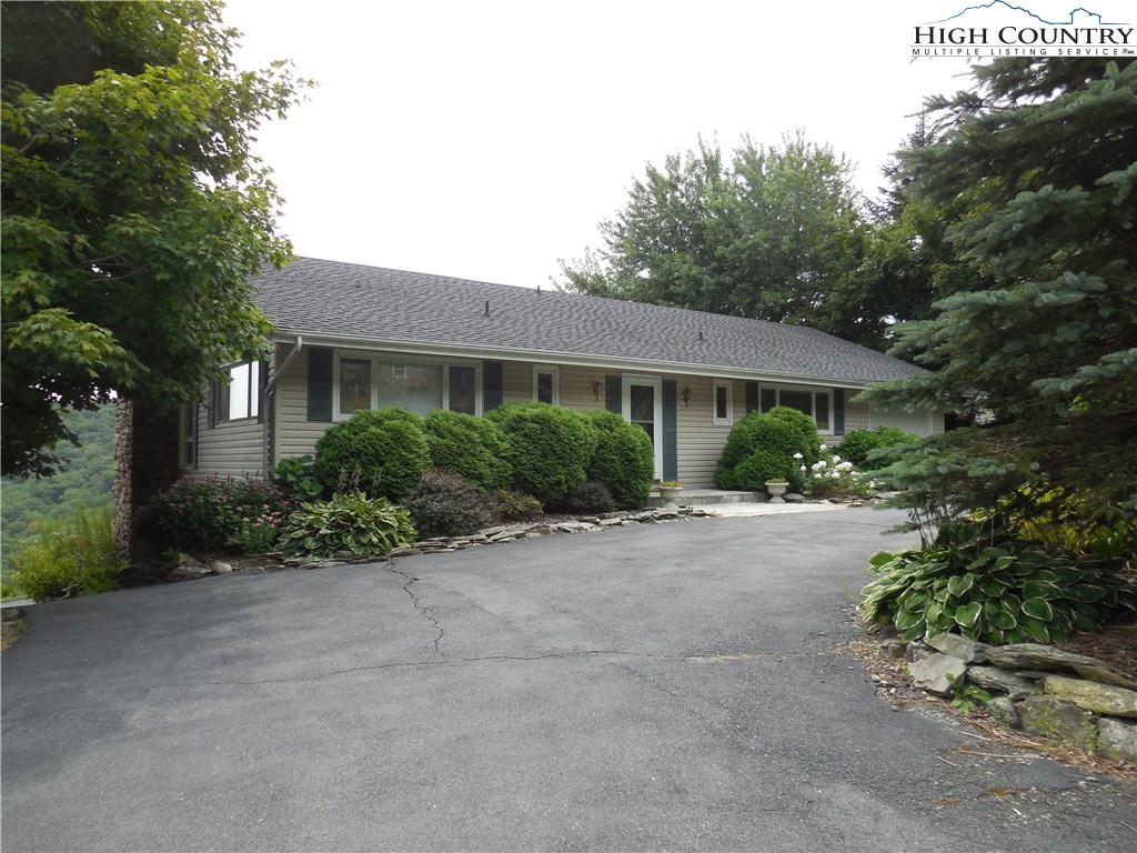 441 Skiview Road Seven Devils, NC 28604 - Photo 2 of 26 Gallery Image 2