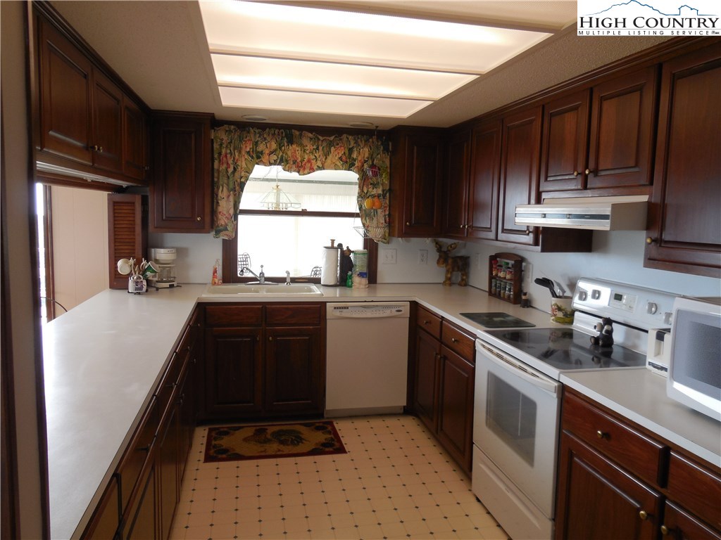 441 Skiview Road Seven Devils, NC 28604 - Photo 5 of 26 Gallery Image 5