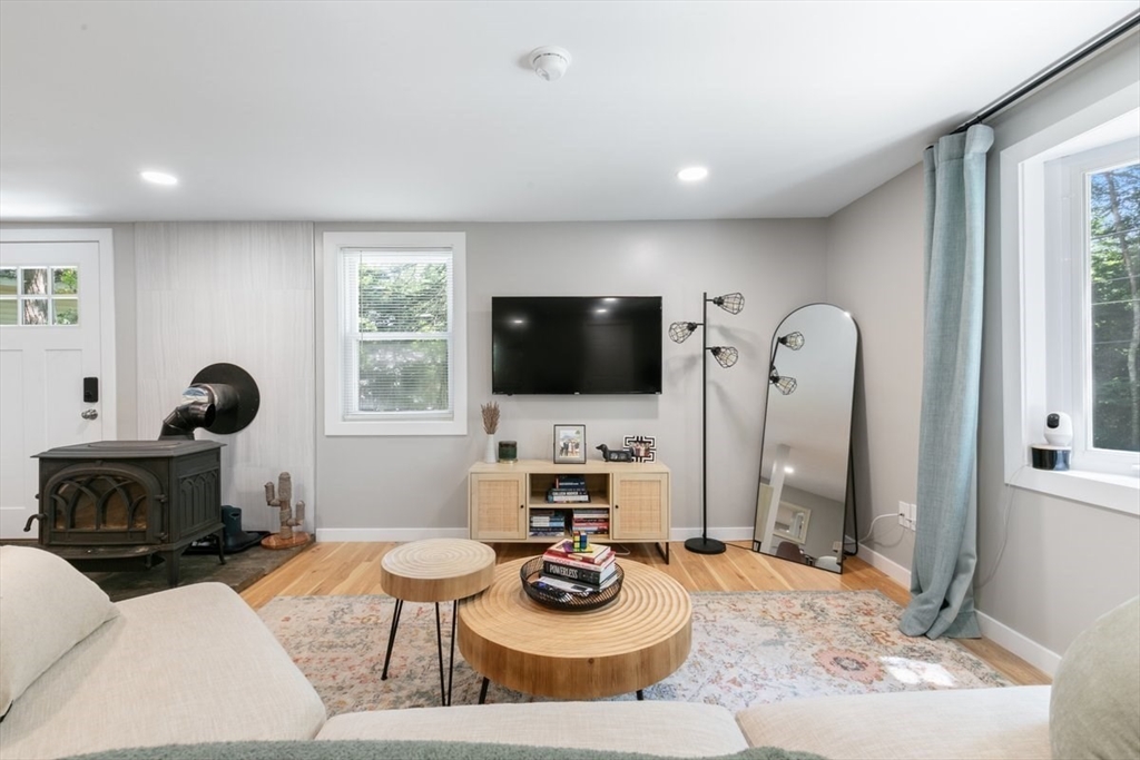 17 Ferndale Road Raymond, NH 03077 - Photo 6 of 29 Gallery Image 6