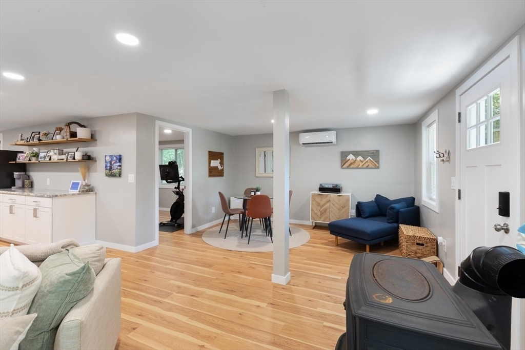 17 Ferndale Road Raymond, NH 03077 - Photo 7 of 29 Gallery Image 7