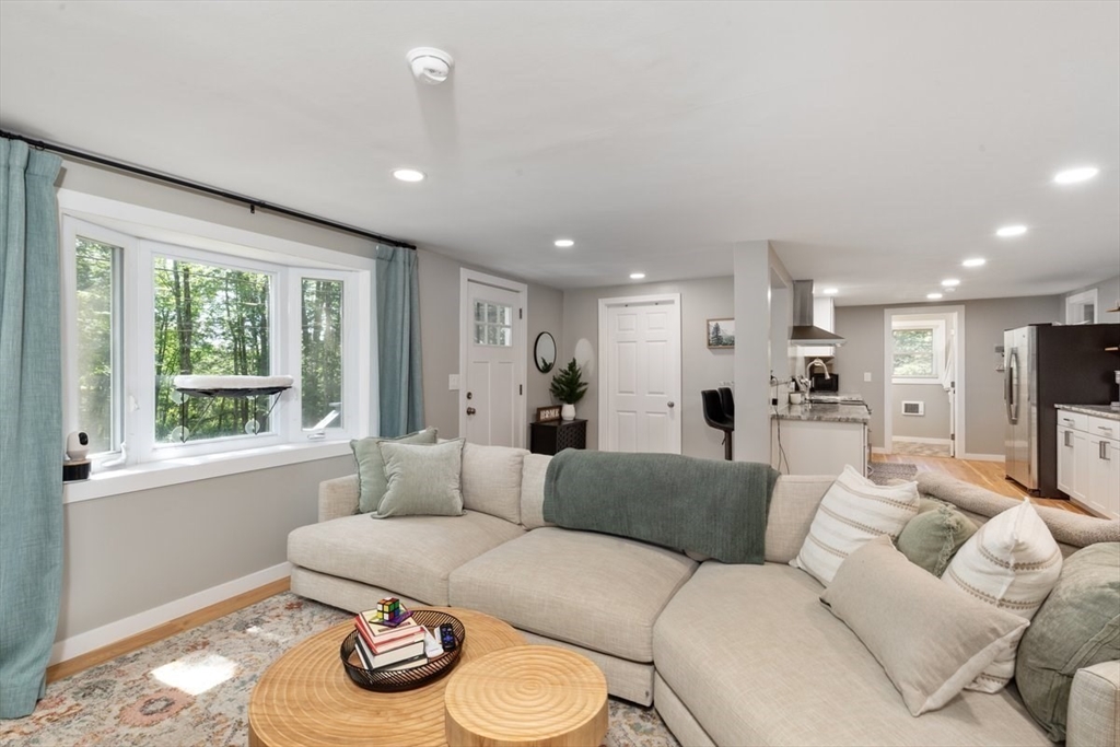 17 Ferndale Road Raymond, NH 03077 - Photo 10 of 29 Gallery Image 10