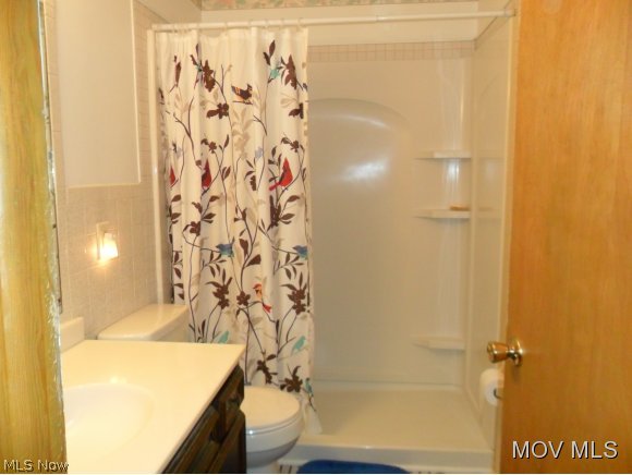 107 Rathbone Road Marietta, OH 45750 - Photo 5 of 14 1st Floor Bathroomj