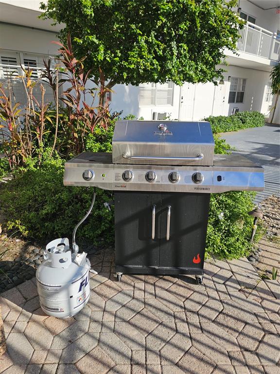 120 Northeast 20th Avenue, Unit 3 Deerfield Beach, FL 33441 - Photo 9 of 14 a outdoor space with a stove