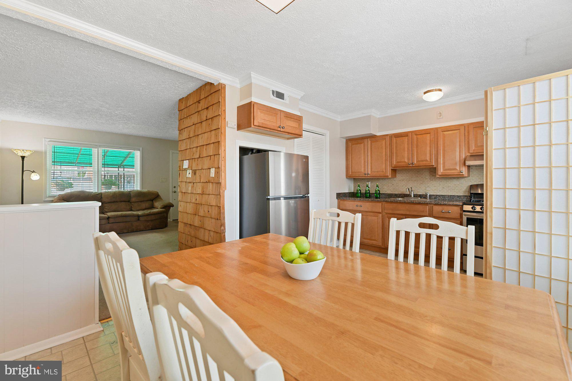 817 Lannerton Road Baltimore, MD 21220 - Photo 7 of 18 Country style dining