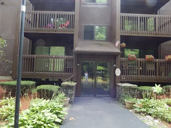 $2,190 | 340 Sunderland Road, Unit 36G, Worcester, MA 01604