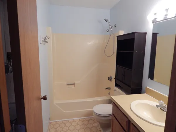 $2,190 | 340 Sunderland Road, Unit 36G, Worcester, MA 01604