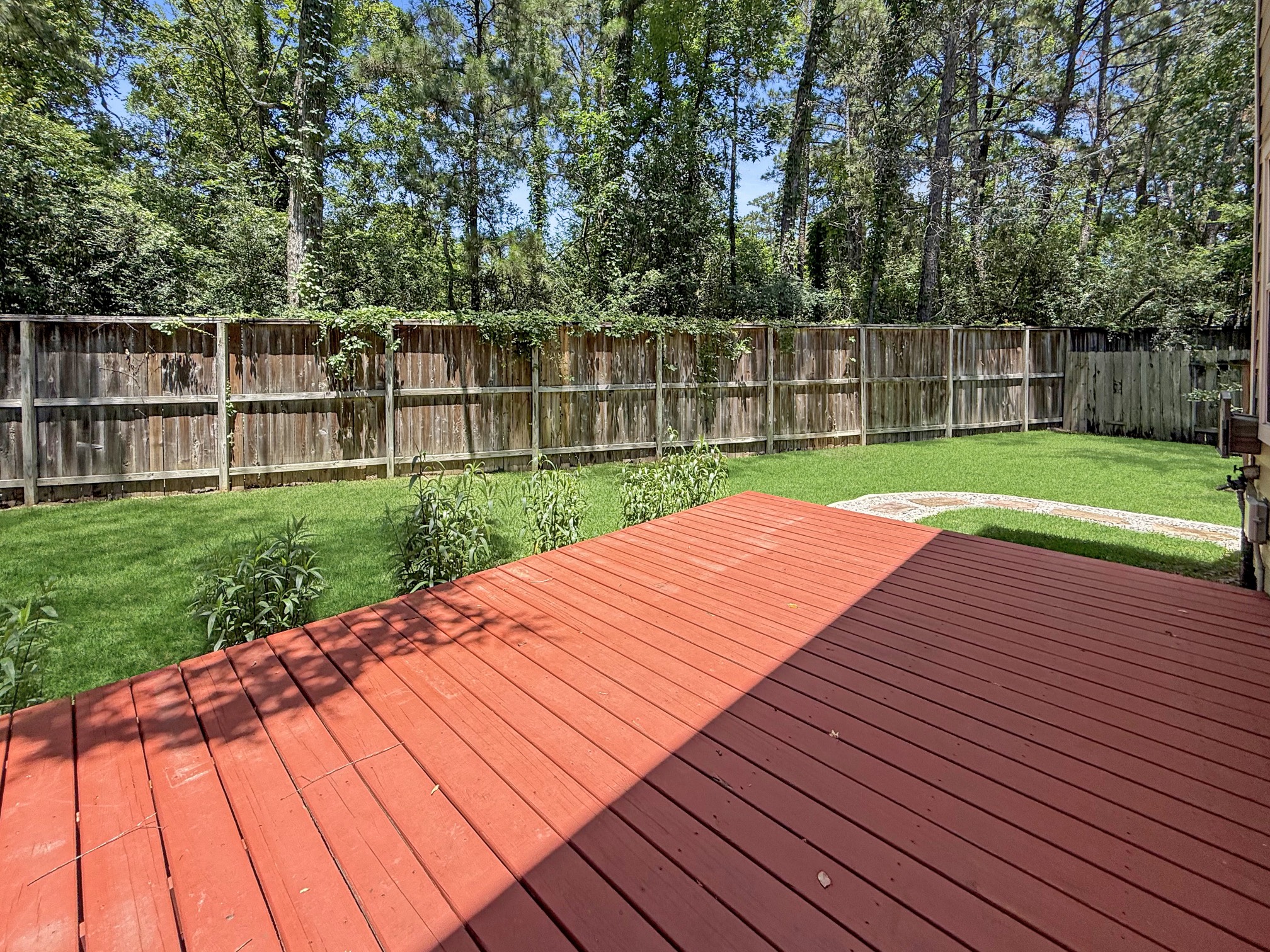 3 Peach Ridge Place The Woodlands, TX 77382 - Photo 20 of 22 a view of a backyard with wooden floor and fence