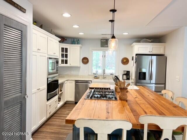 309 Center Drive Hampstead, NC 28443 - Photo 8 of 37 Gas cooktop in island. Don't miss the Commercial Grade kitchen