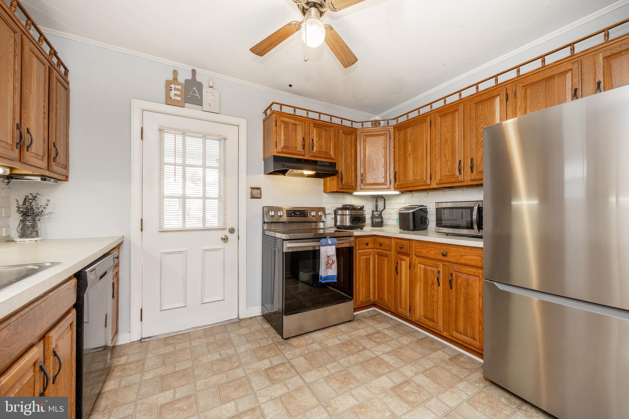 239 South Wyomissing Avenue Reading, PA 19607 - Photo 8 of 35