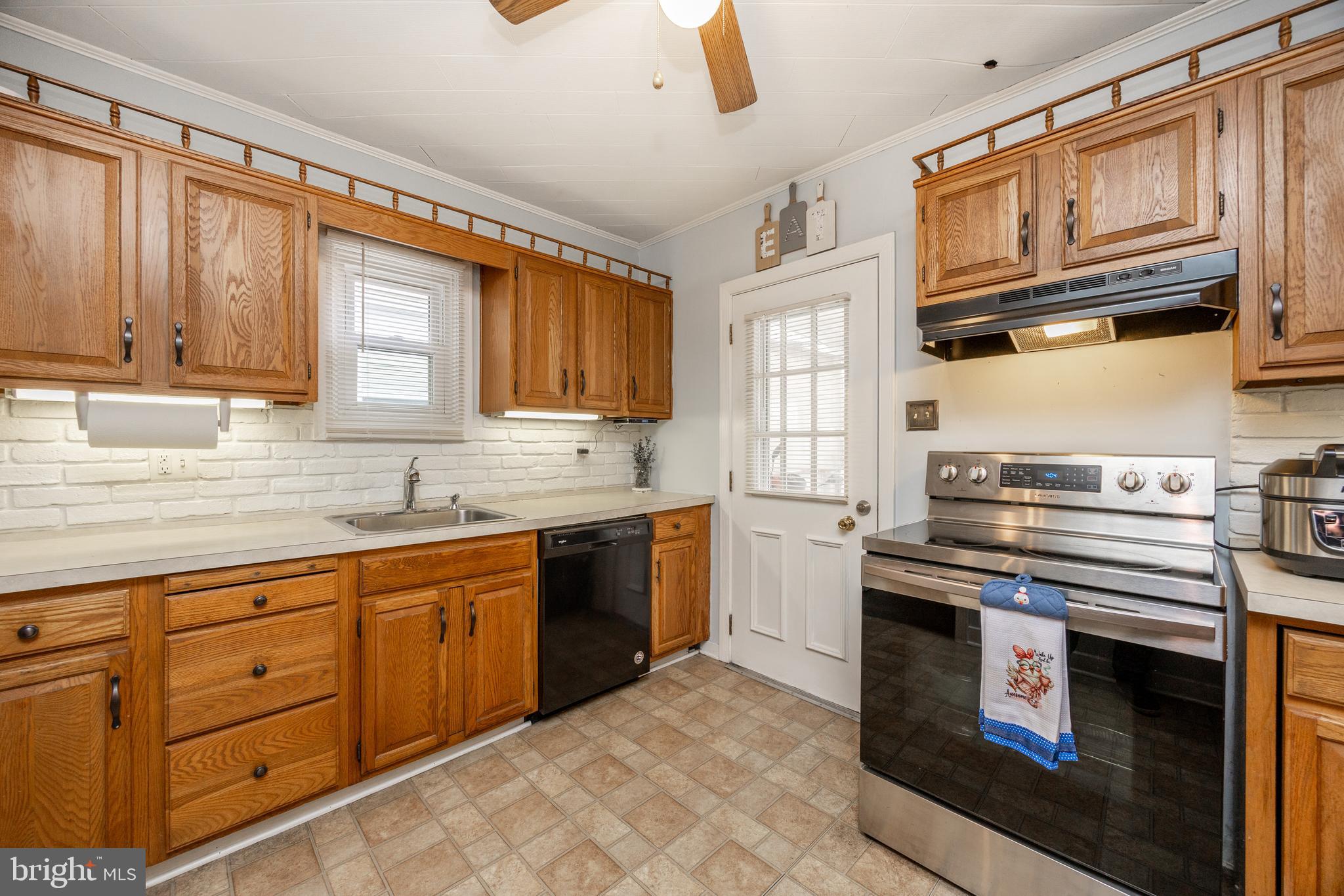 239 South Wyomissing Avenue Reading, PA 19607 - Photo 9 of 35