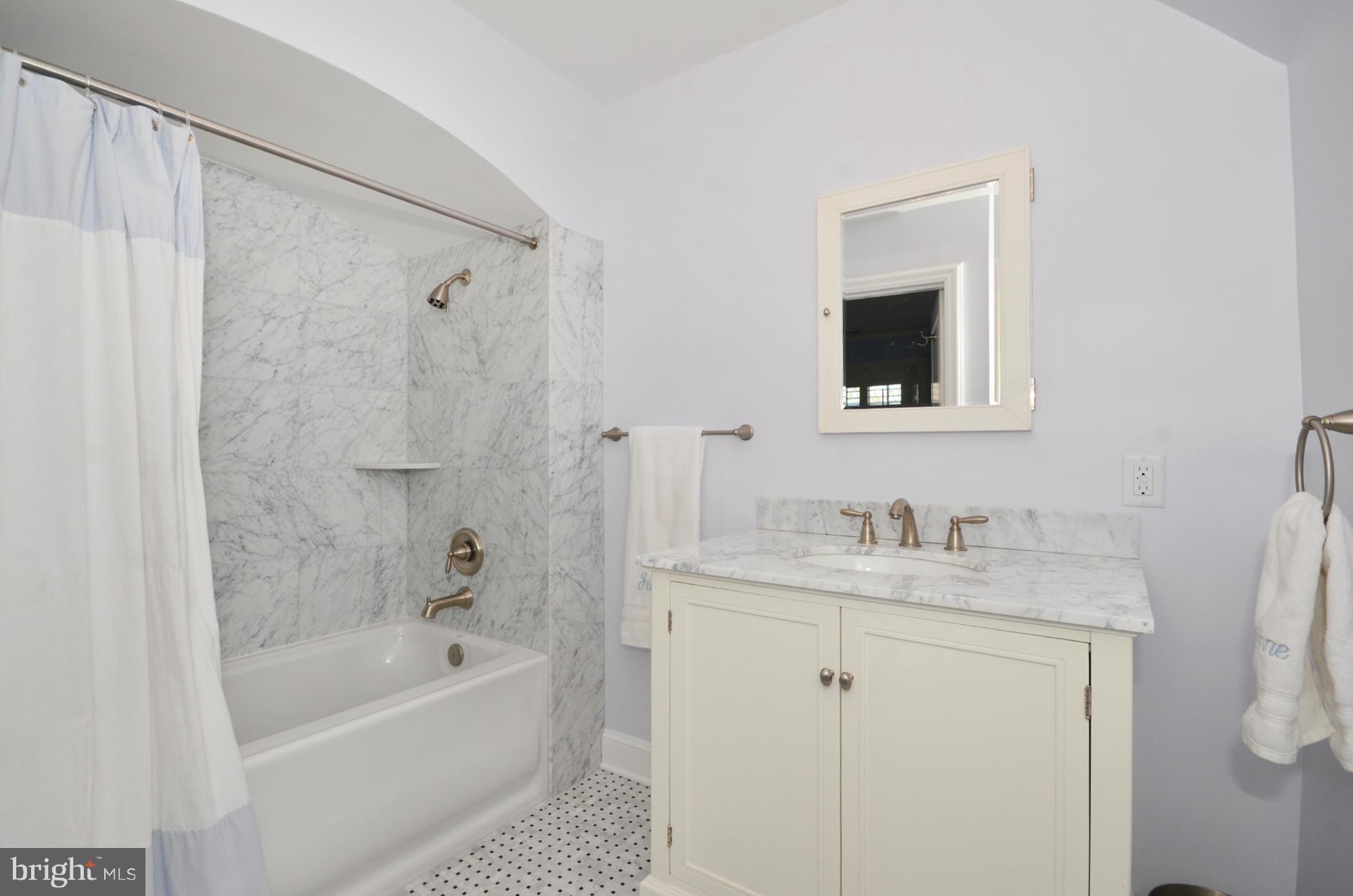 5222 Springlake Way Baltimore, MD 21212 - Photo 16 of 30 Bath