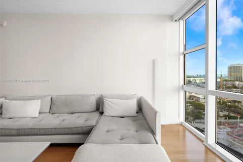 $995,000 | 6801 Collins Avenue, Unit DOOR1409, Miami Beach, FL 33141