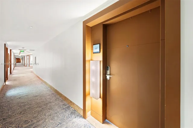 $995,000 | 6801 Collins Avenue, Unit DOOR1409, Miami Beach, FL 33141