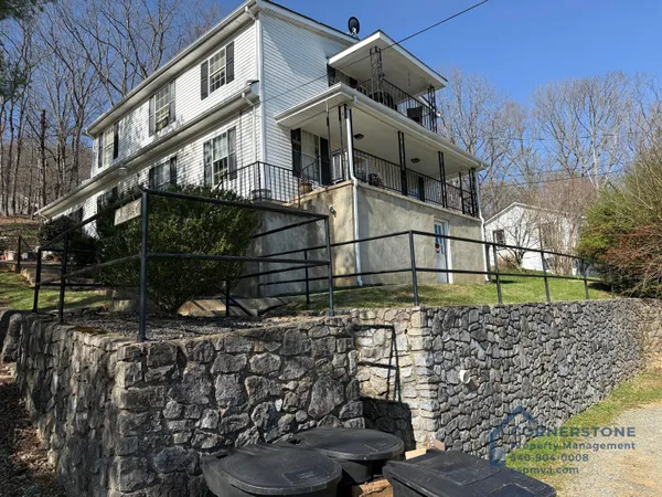 $825 | 4335 Yellow Mountain Road, Unit 2, Roanoke, VA 24014