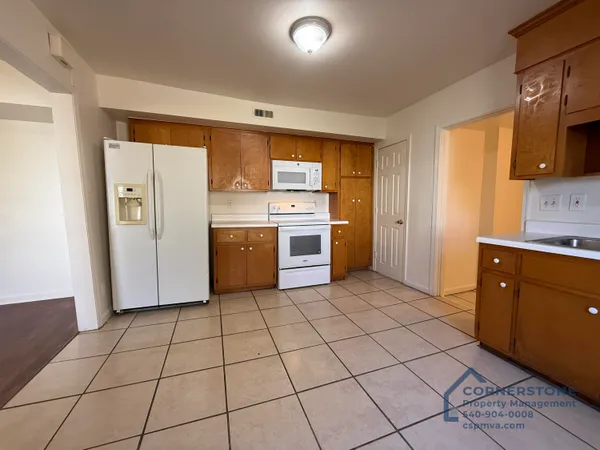 $825 | 4335 Yellow Mountain Road, Unit 2, Roanoke, VA 24014