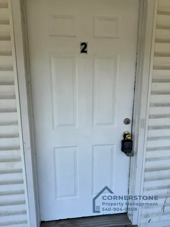$825 | 4335 Yellow Mountain Road, Unit 2, Roanoke, VA 24014