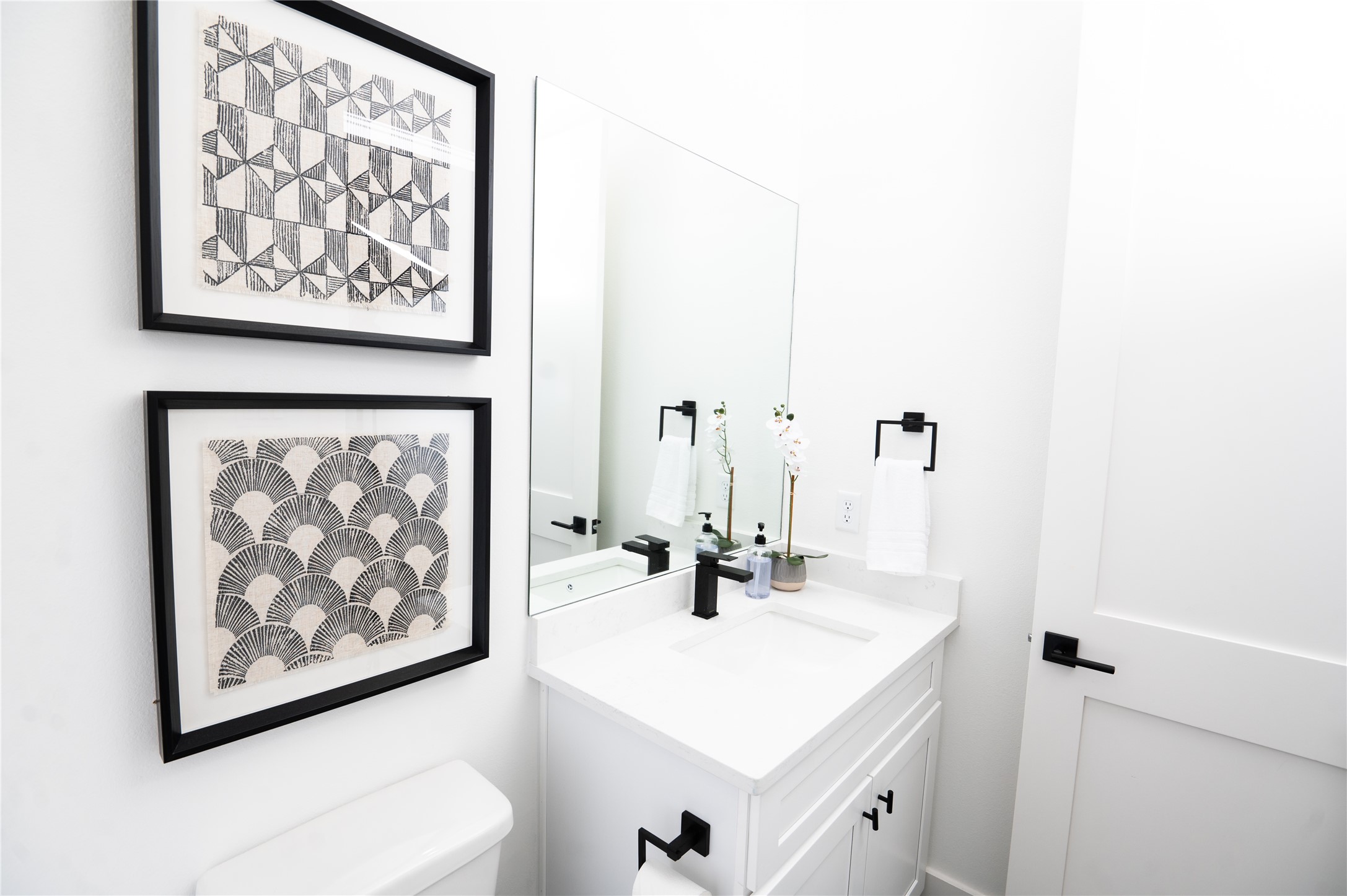 3486 Luca Street Houston, TX 77021 - Photo 4 of 40 Ensuite Bathroom 1