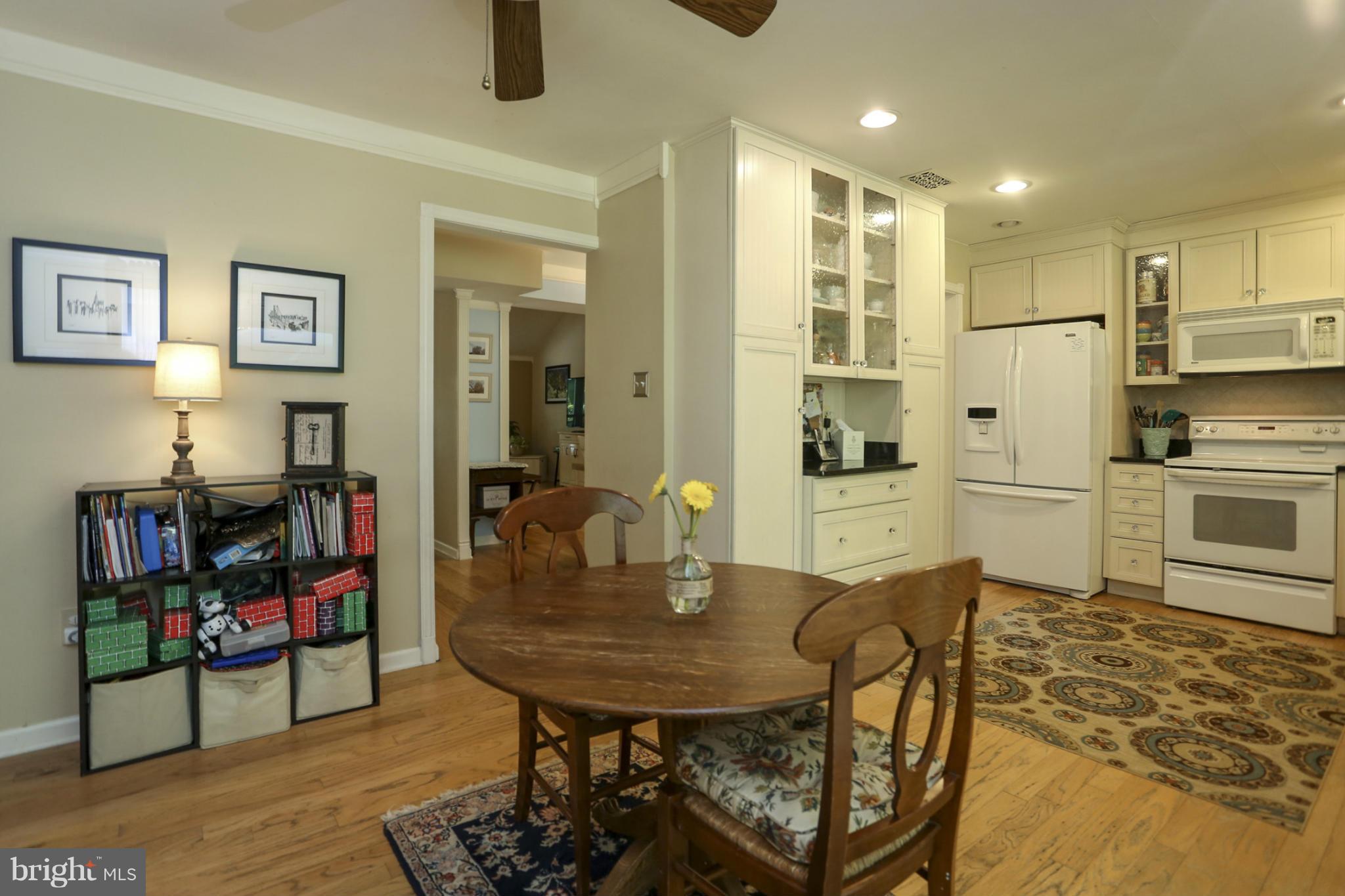 5417 Aylor Road Fairfax, VA 22032 - Photo 13 of 30 Kitchen & Breakfast