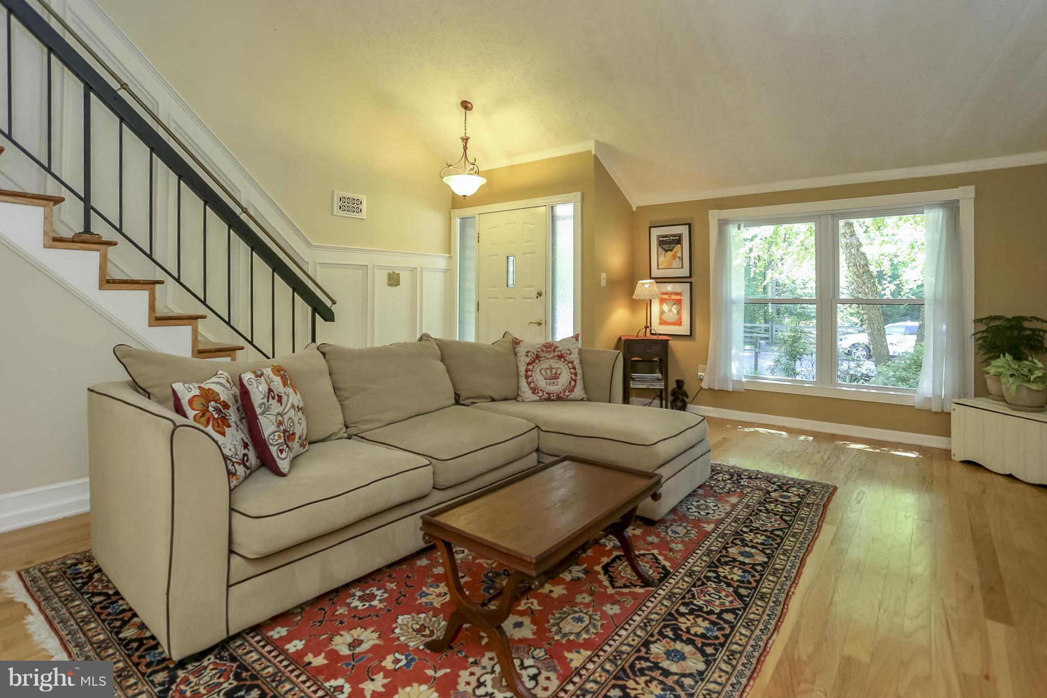 5417 Aylor Road Fairfax, VA 22032 - Photo 5 of 30 Living Room