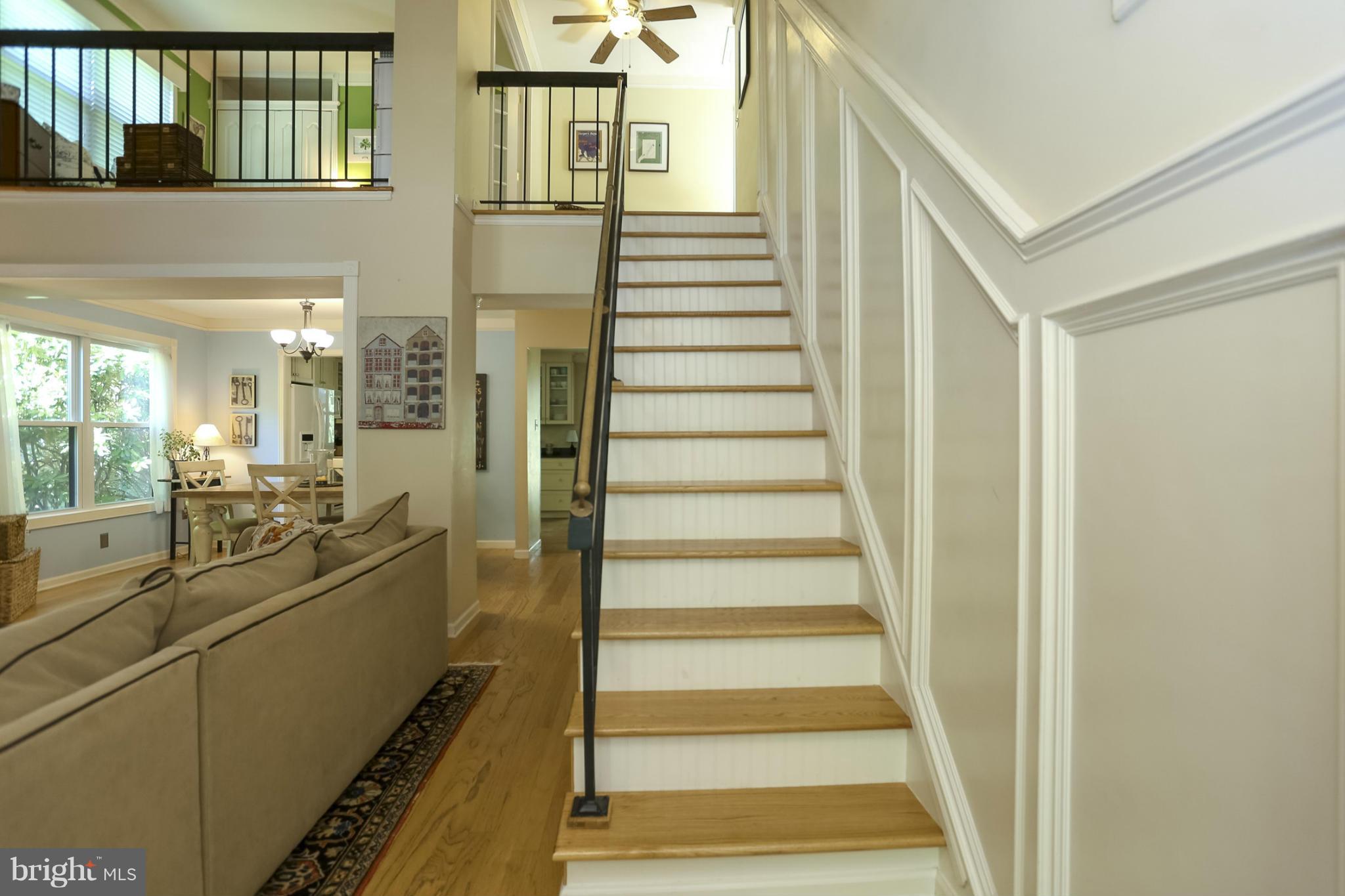 5417 Aylor Road Fairfax, VA 22032 - Photo 6 of 30 Hardwood Staircase