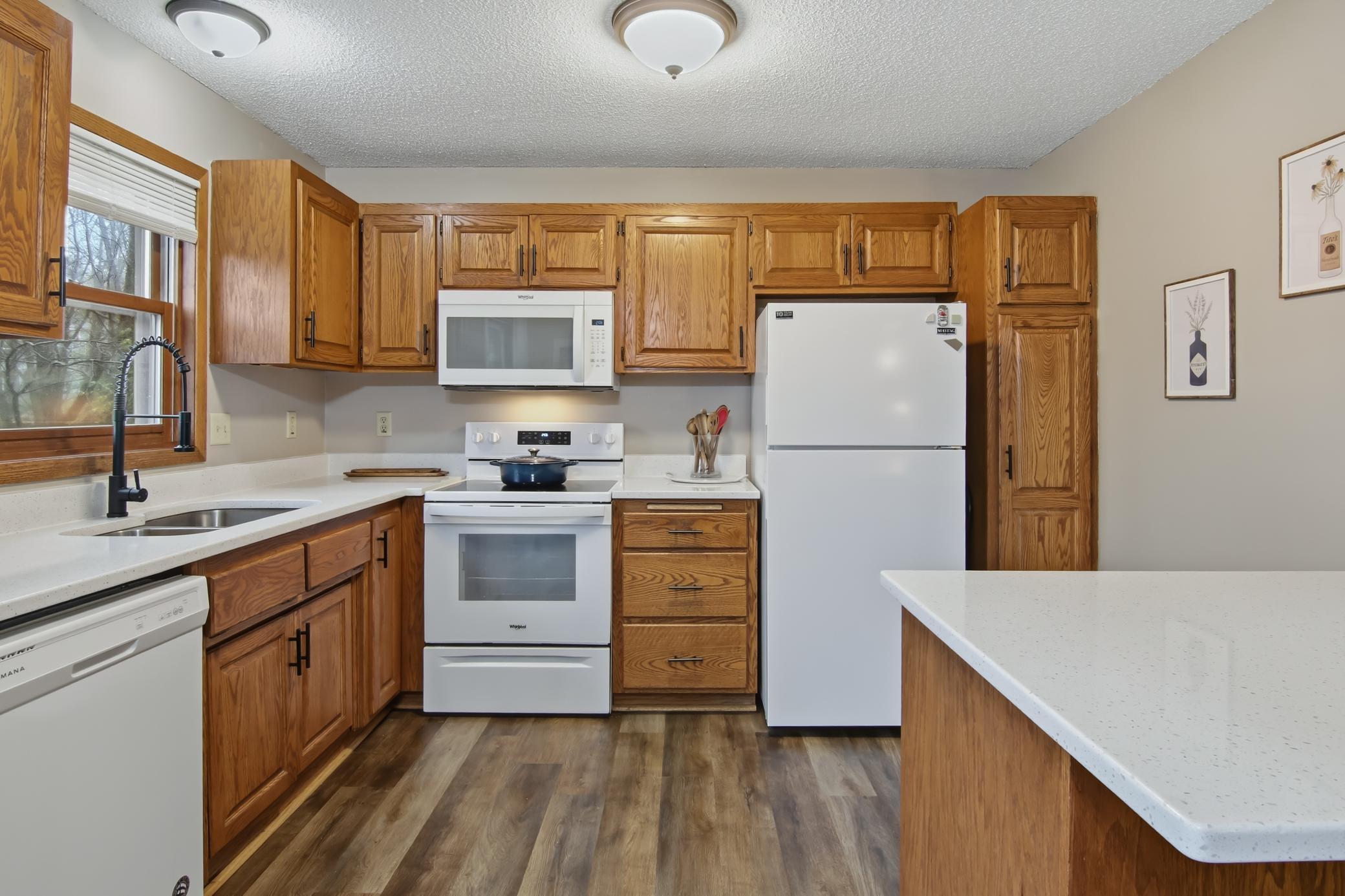 531 Hunter Hill Road Hudson, WI 54016 - Photo 6 of 30