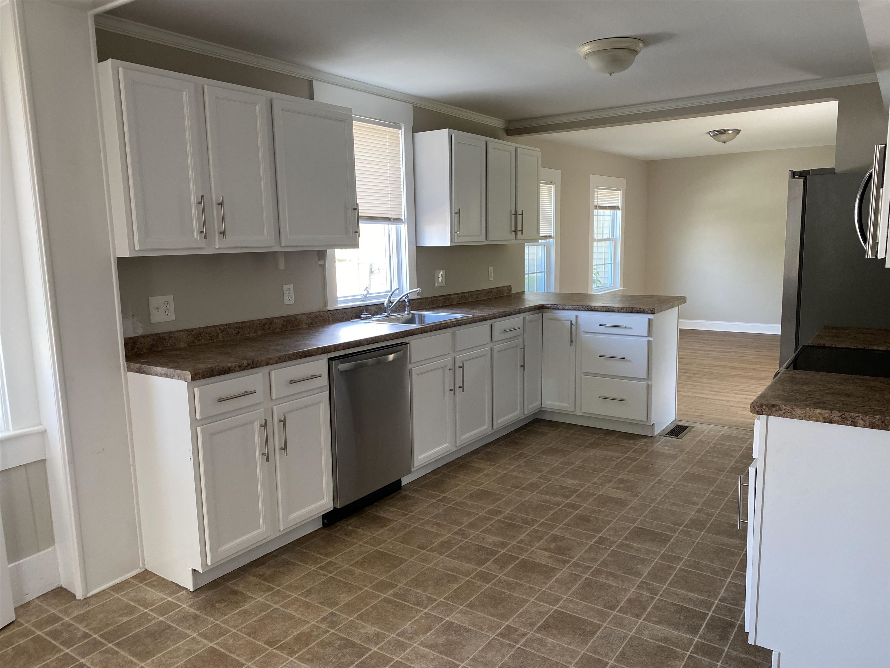 31 Dover Point Road Dover, NH 03820 - Photo 13 of 28