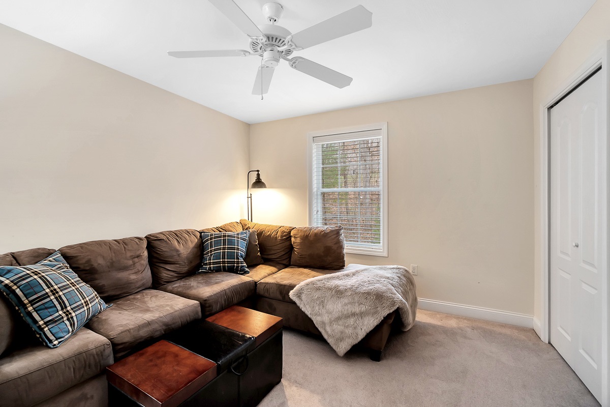 103 Lawrence Corner Road Pelham, NH 03076 - Photo 23 of 33