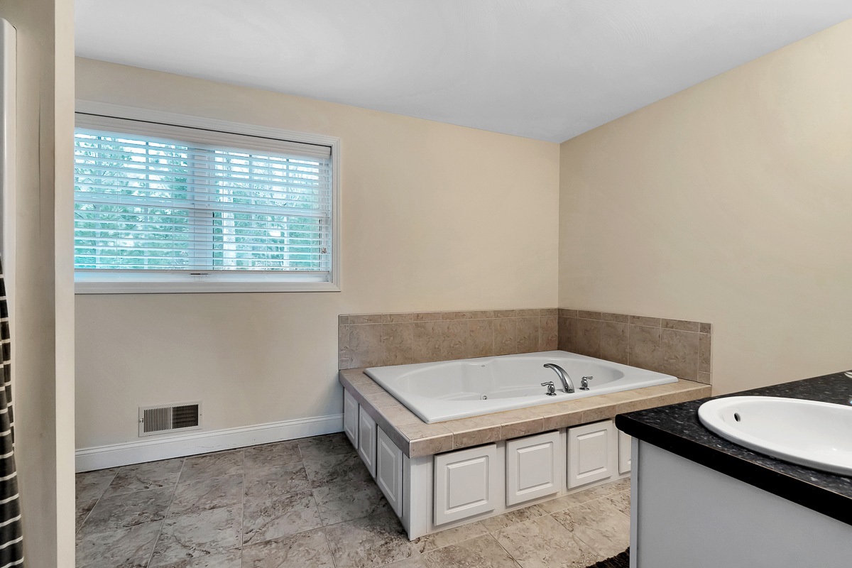 103 Lawrence Corner Road Pelham, NH 03076 - Photo 26 of 33