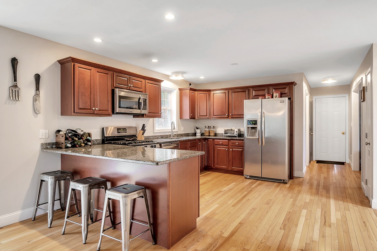103 Lawrence Corner Road Pelham, NH 03076 - Photo 8 of 33