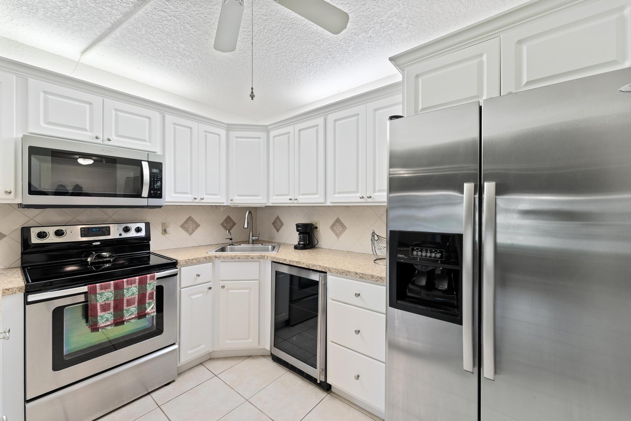 341 Pine Ridge Circle, Unit D1 Greenacres, FL 33463 - Photo 17 of 28 Kitchen
