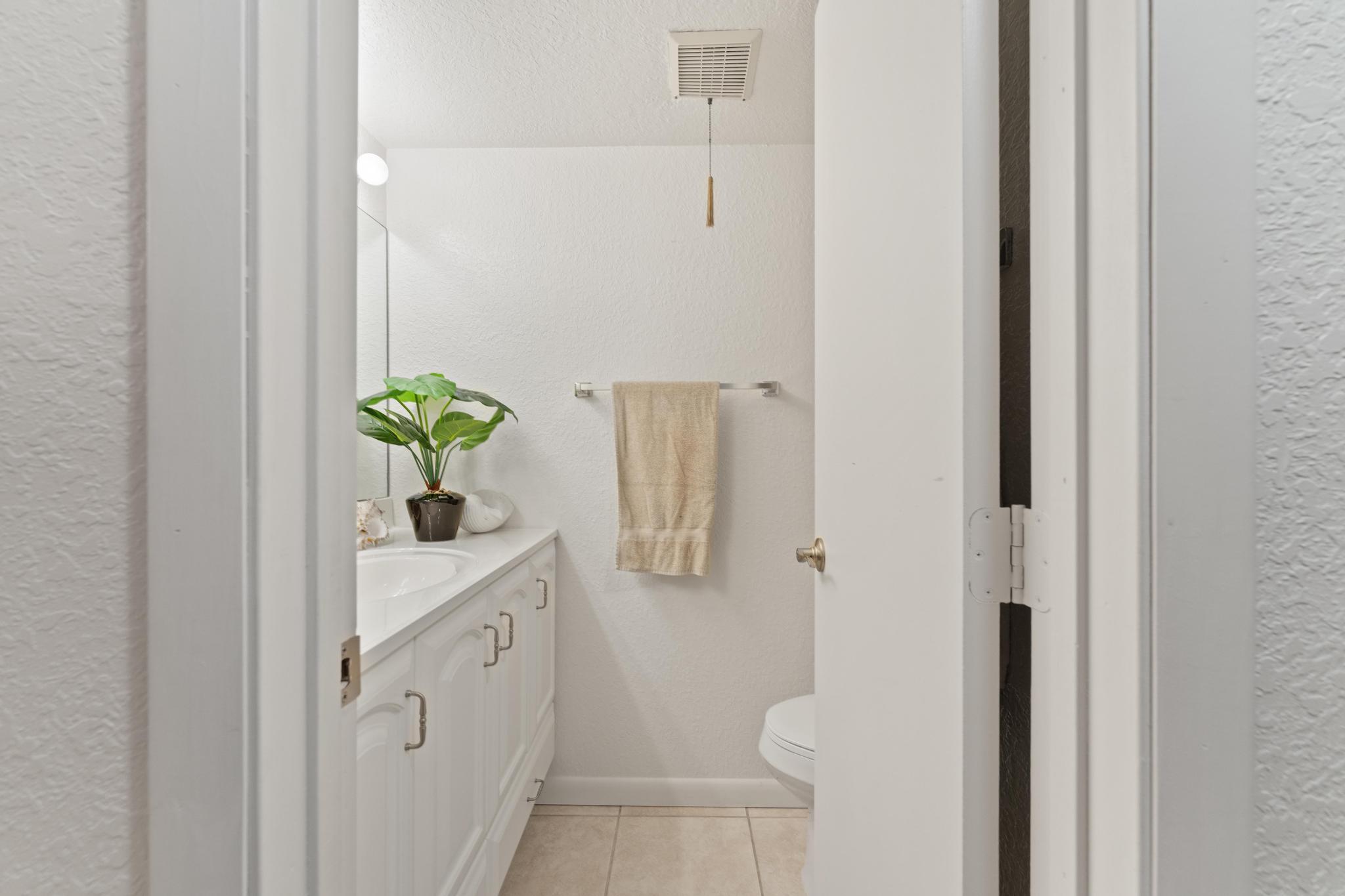 341 Pine Ridge Circle, Unit D1 Greenacres, FL 33463 - Photo 19 of 28 Half Bathroom