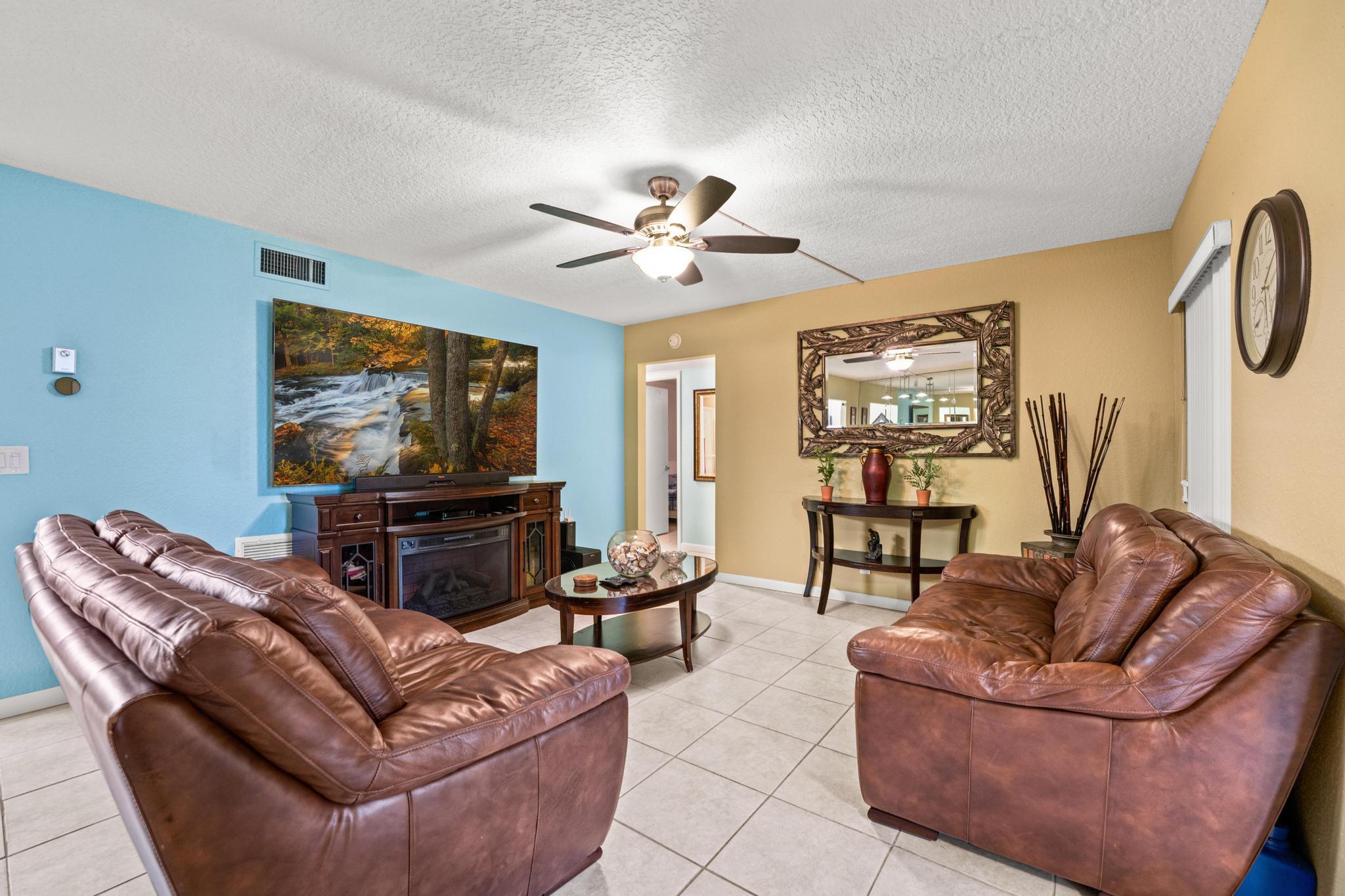 341 Pine Ridge Circle, Unit D1 Greenacres, FL 33463 - Photo 7 of 28 Living Room