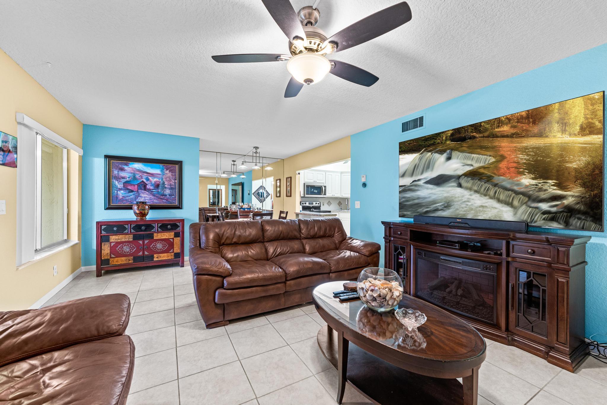 341 Pine Ridge Circle, Unit D1 Greenacres, FL 33463 - Photo 9 of 28 Living Room