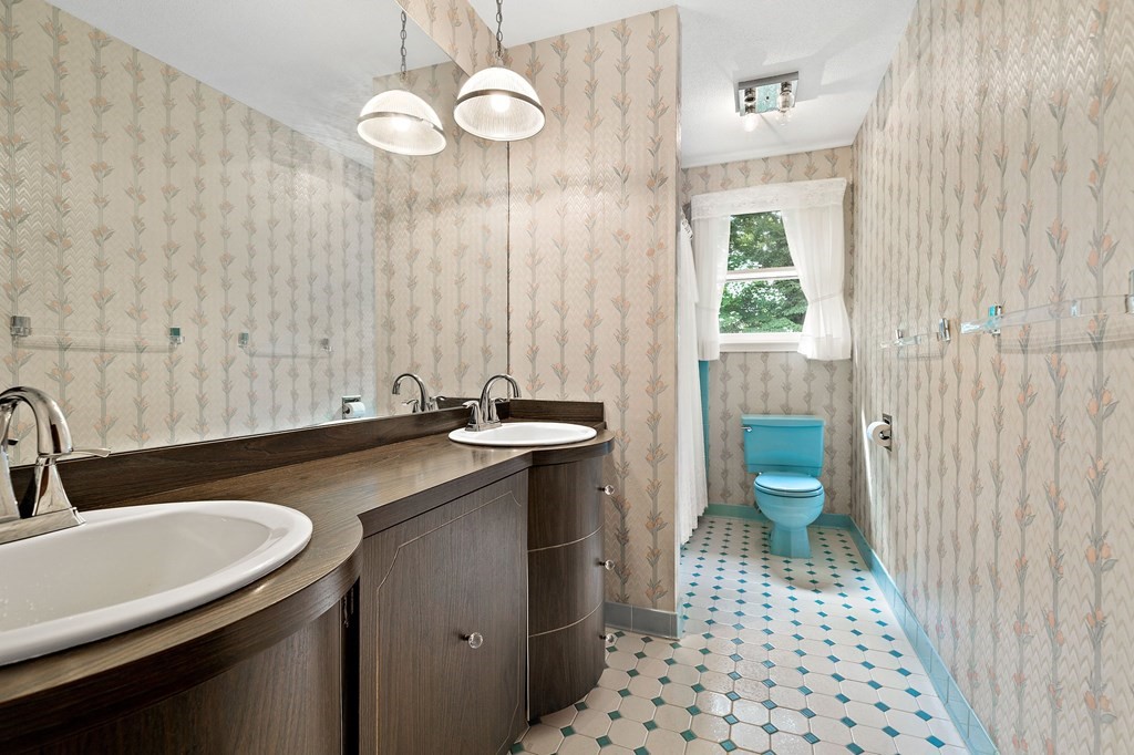 140 Holly Road Marshfield, MA 02050 - Photo 17 of 32 Gallery Image 17